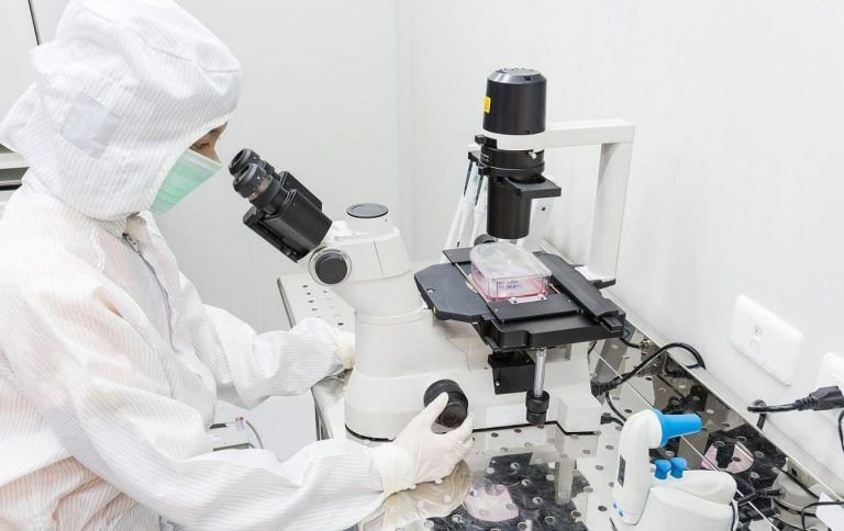 Binocular vs Trinocular Microscope: What Are the Differences?